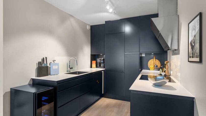 smukt-designet-interioer-i-et-moderne-koekken